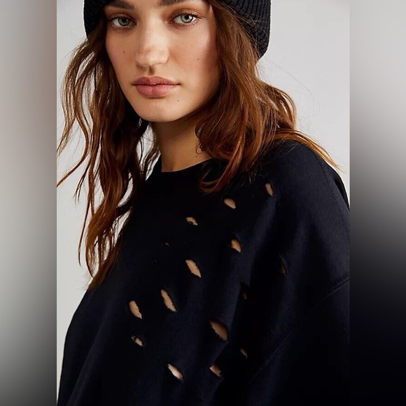FREE PEOPLE// Tricia Fix Cut Off Sweatshirt 🖤 - Picture 3 of 6